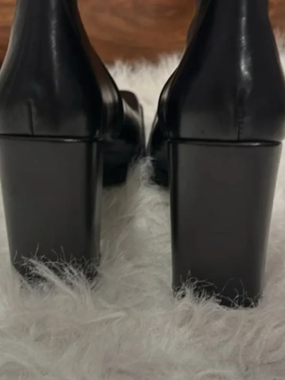 Donald J. Pliner Black Leather size 10